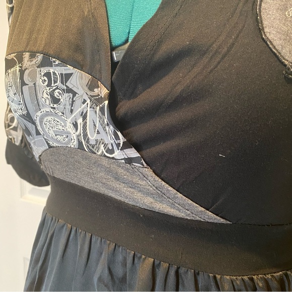 DESIGUAL Silver Satin Cotton Abstract Dress with Sleeves. SizeXL. - Picture 11 of 16